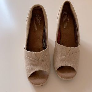 Toms Classic wedge pump